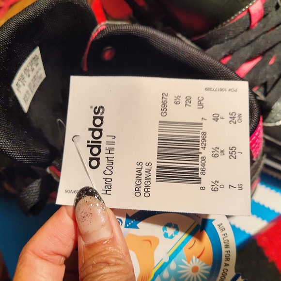 Adidas womens black, pink, and white new with tags. Size 7 - Picture 7 of 8
